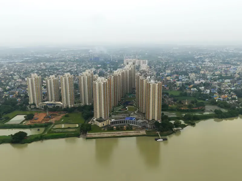Aerial view of the township on the bank of the Ganges