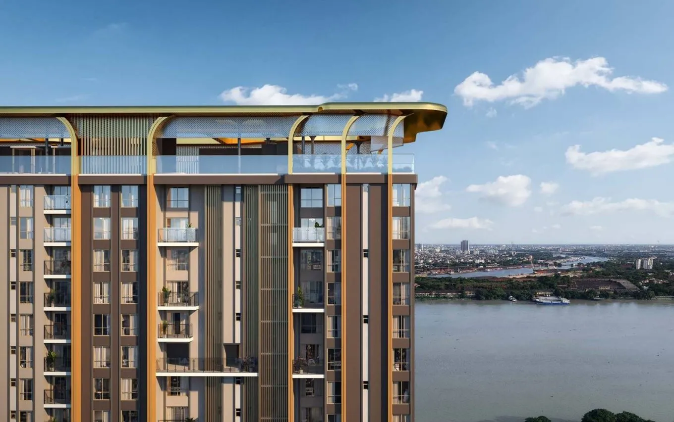 Tower crown with a view over the Ganga